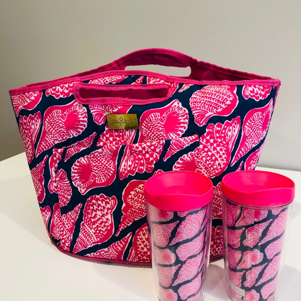 Lilly Pulitzer tote with 2 matching tumblers!